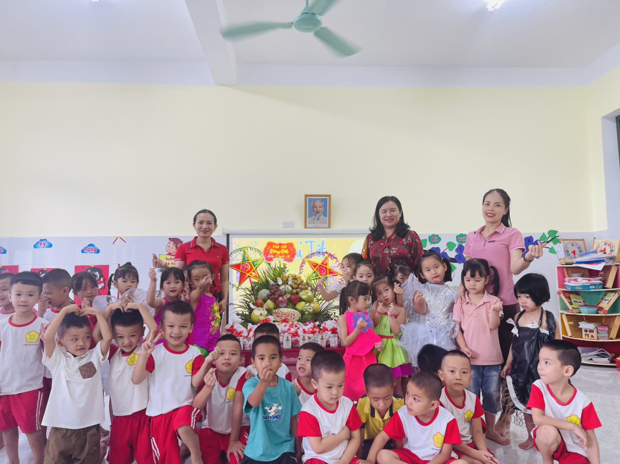 Trường Mầm Non Hoa Mai tổ chức Vui Tết Trung Thu Năm 2022 cho trẻ