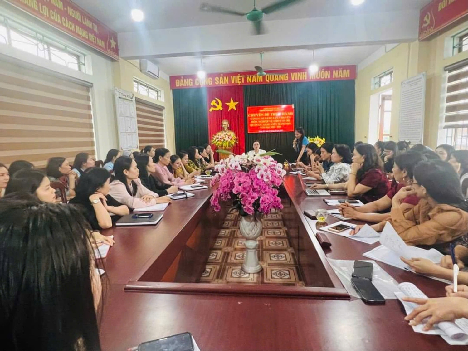 TẬP THỂ CÁN BỘ QUẢN LÝ, GIÁO VIÊN CÁC TRƯỜNG CÙNG ĐÚC RÚT HỌC HỎI KINH NGHIỆM SAU CHUYÊN ĐỀ