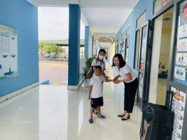 KHÍ THẾ CỦA CÁC BẠN NHỎ NGÀY ĐẦU TIÊN ĐI HỌC