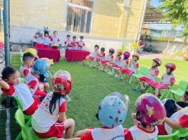TRƯỜNG MẦM NON HOA MAI TỔ CHỨC CHƯƠNG TRÌNH " TÔI YÊU VIỆT NAM"