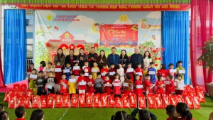 TRƯỜNG MẦM NON HOA MAI TỔ CHỨC CHƯƠNG TRÌNH “TẾT SUM VẦY - XUÂN CHIA SẺ”.