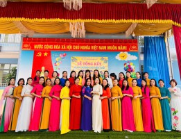 TẬP THỂ TRƯỜNG MẦM NON HOA MAI CHỤP ẢNH LƯU NIỆM