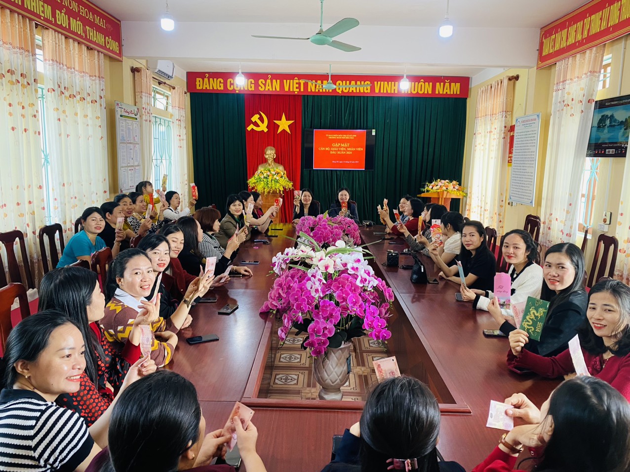 TRƯỜNG MẦM NON HOA MAI GẶP MẶT ĐẦU XUÂN GIÁP THÌN NĂM 2024