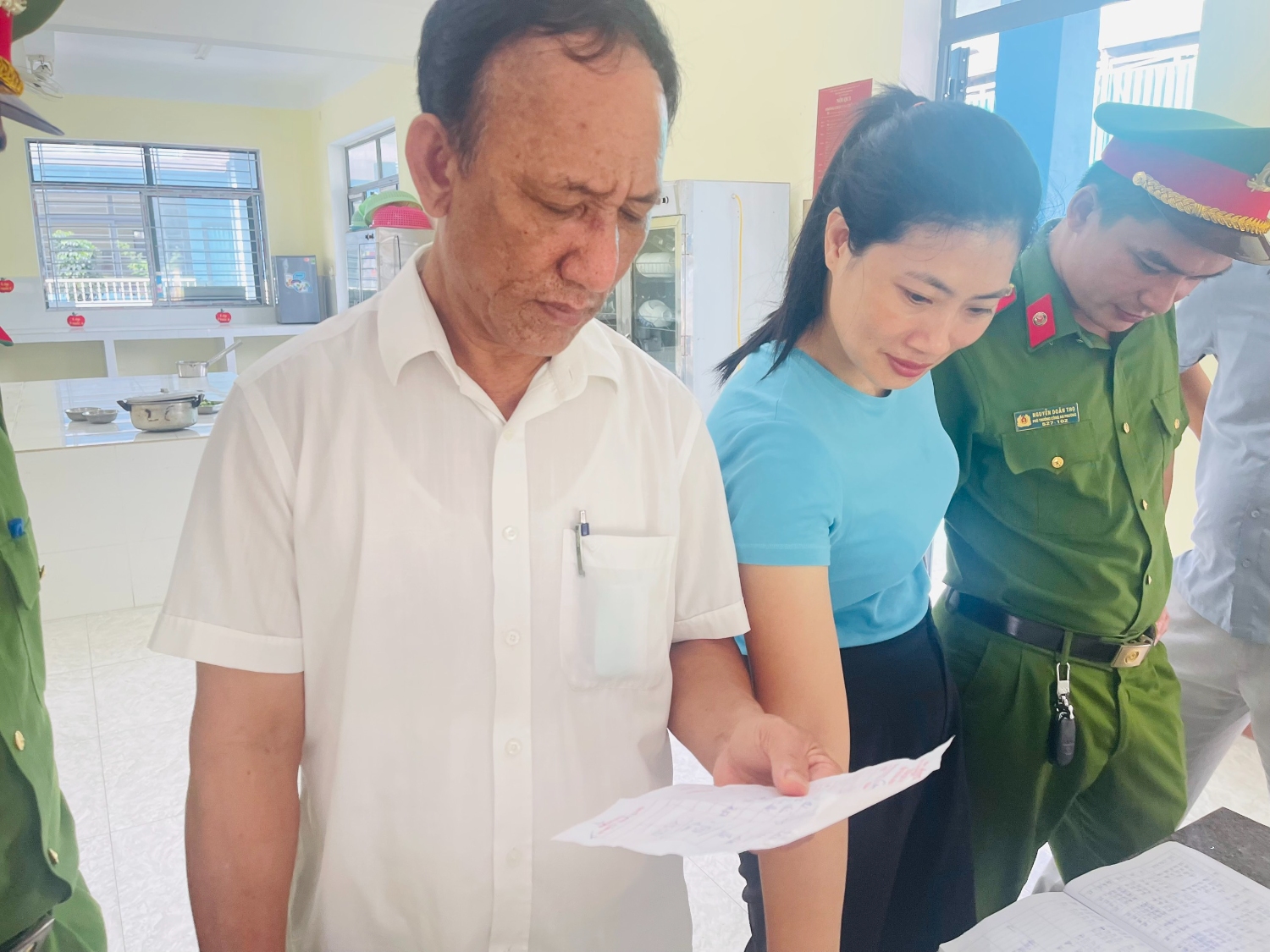 TRƯỜNG MẦM NON HOA MAI ĐÓN ĐOÀN KIỂM TRA, GIÁM SÁT VỆ SINH AN TOÀN THỰC PHẨM CỦA PHƯỜNG HƯNG TRÍ