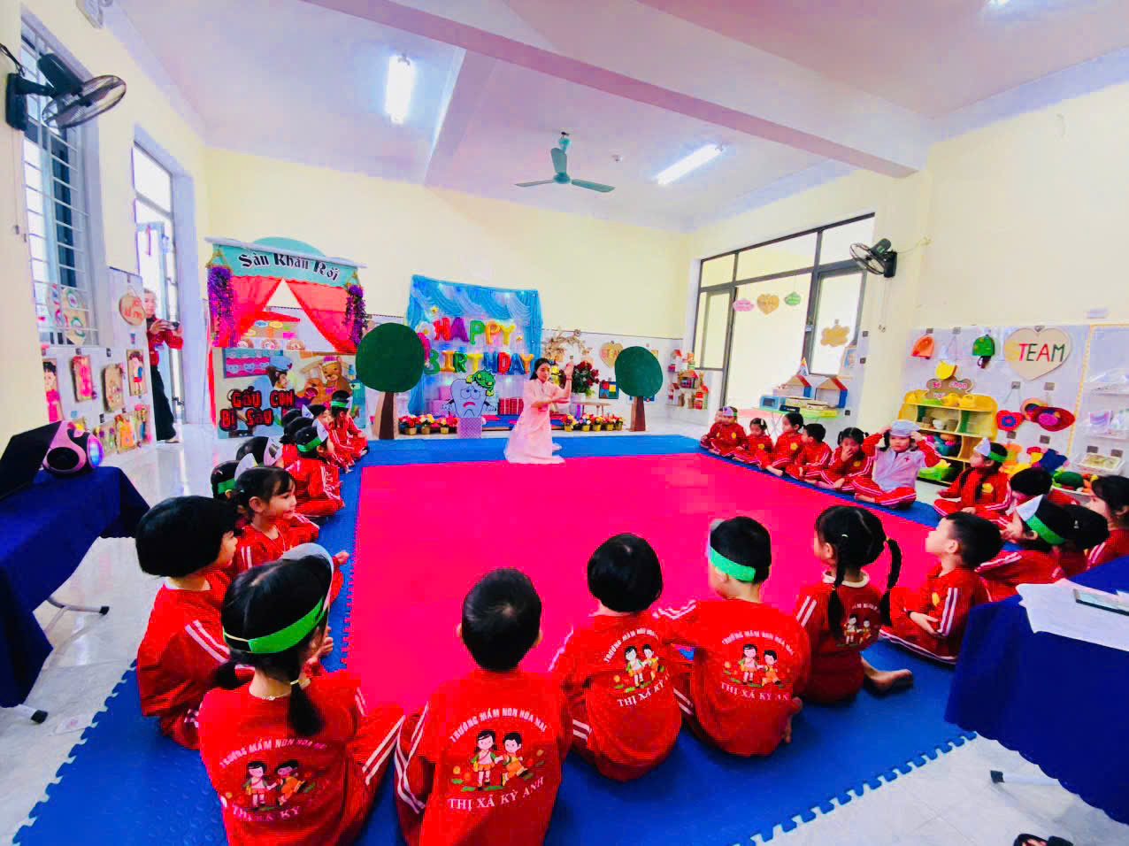 TRƯỜNG MẦM NON HOA MAI TỔ CHỨC CÁC HOẠT ĐỘNG CHÀO MỪNG 115 NĂM NGÀY QUỐC TẾ PHỤ NỮ 8/3