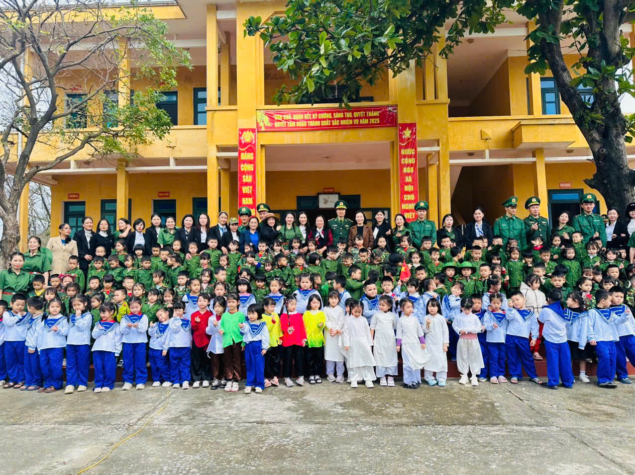 TRƯỜNG MẦM NON HOA MAI TỔ CHỨC HOẠT ĐỘNG THAM QUAN, TRẢI NGHIỆM TẠI ĐỒN BIÊN PHÒNG ĐÈO NGANG CHO TRẺ KHỐI 5 TUỔI